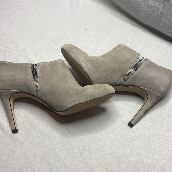Michael Kors Heeled ankle booty tan/khaki leather size 8 1/2 - Picture 5 of 7